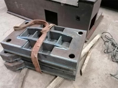 特大型打砂設(shè)備，對所有特大型金屬件表面打砂清除表面雜質(zhì)