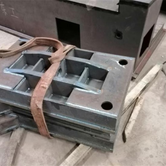 特大型打砂設(shè)備，對所有特大型金屬件表面打砂清除表面雜質(zhì)