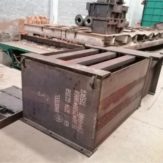 特大型打砂設(shè)備，對(duì)所有特大型金屬件表面打砂清除表面雜質(zhì)